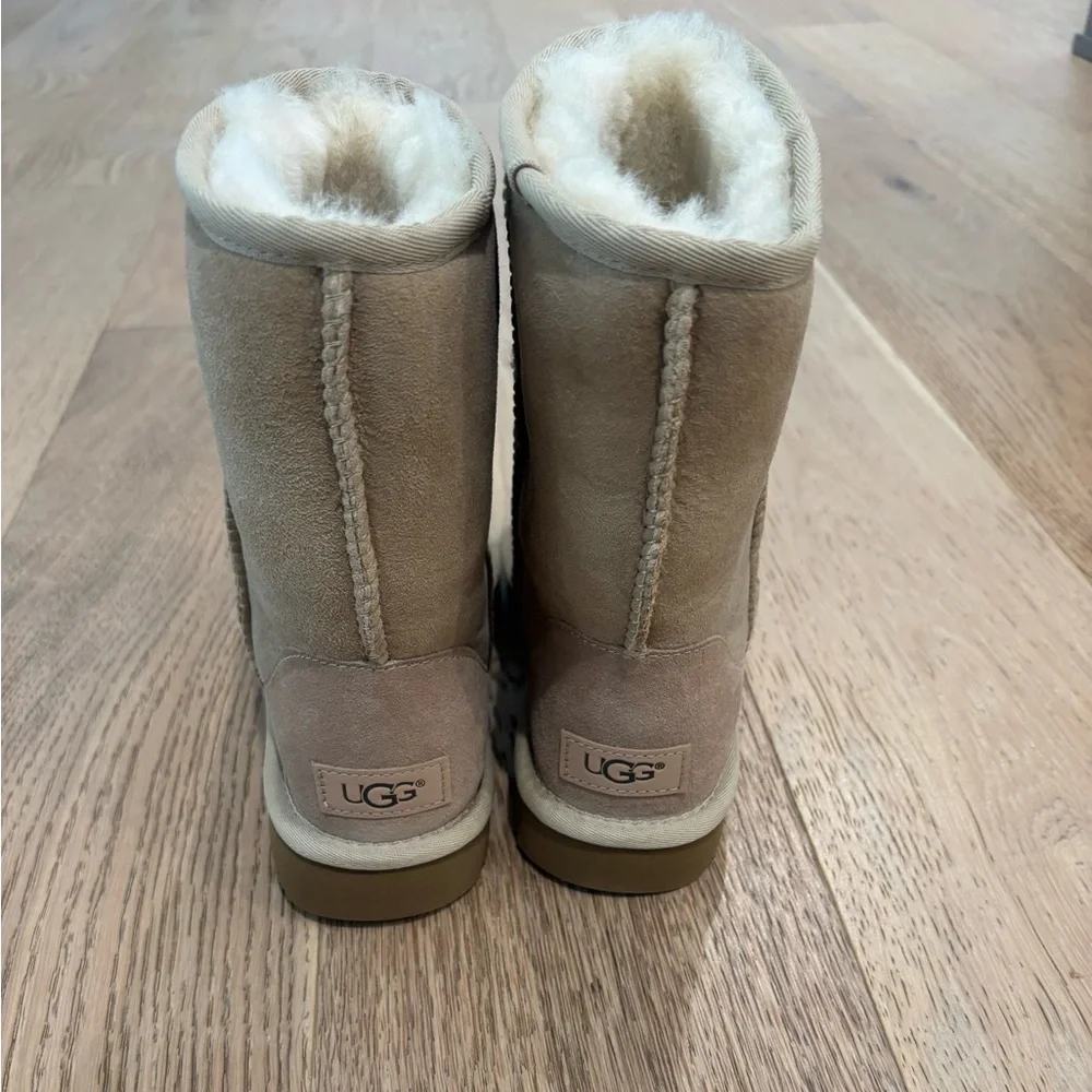 Cozy Tan Shearling-Lined Women's Boots - Picture 2 of 6